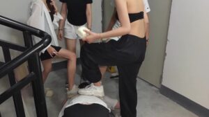 【贺岁片】广州小鱼姐姐携手多S楼道玩狗_绳艺资料库