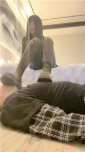 【小欲魔王】长靴全体重踩踏/鞭打/滴蜡/人肉坐垫_绳艺资料库