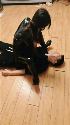 图片[13]-诗琪】骨头口塞/长靴踩虐/鞭打腿绞双视角版】