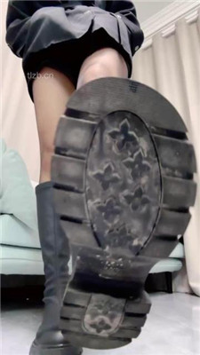 图片[8]-大一诗诗】吐口水鞋上让狗舔/转胯/闻白袜黑丝