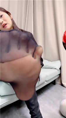 图片[16]-大一诗诗】吐口水鞋上让狗舔/转胯/闻白袜黑丝