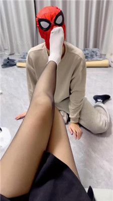 图片[20]-大一诗诗】吐口水鞋上让狗舔/转胯/闻白袜黑丝