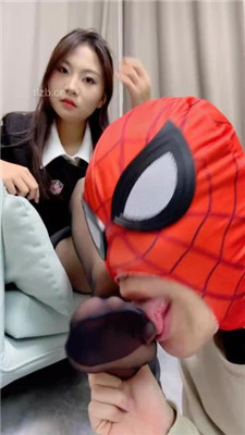 图片[18]-大一诗诗】吐口水鞋上让狗舔/转胯/闻白袜黑丝