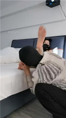 图片[2]-皮皮】狗伺候起床-给圈养奴做早餐