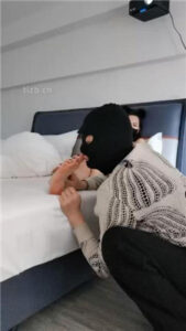 【皮皮】狗伺候起床_绳艺资料库