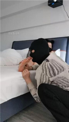 【皮皮】狗伺候起床_绳艺资料库