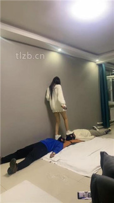 图片[2]-精神小妹】7女王调双奴-轮流全体重跳踩双视角版】