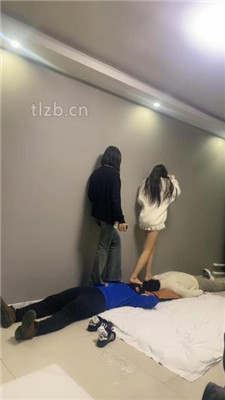 图片[6]-精神小妹】7女王调双奴-轮流全体重跳踩双视角版】