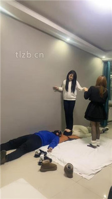 图片[10]-精神小妹】7女王调双奴-轮流全体重跳踩双视角版】