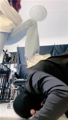 【雯雯】跑步后原味鞋袜脚狂舔/插嘴_绳艺资料库