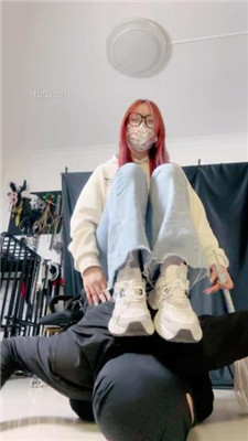 图片[4]-雯雯】跑步后原味鞋袜脚狂舔/插嘴