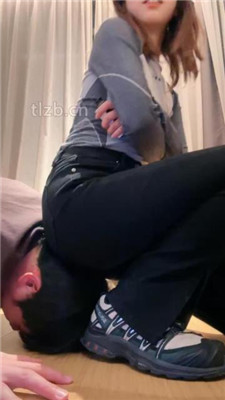 图片[6]-jenn】贱狗地板喂食/口吐喂食/踩踏腿绞