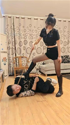 图片[3]-诗琪】长靴踩踏/捆绑重度虐打/踢踹