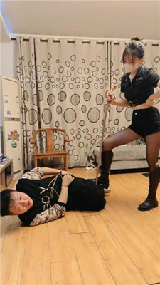 图片[4]-诗琪】长靴踩踏/捆绑重度虐打/踢踹