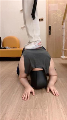 图片[2]-可可公主】运动鞋踩踏/骑马转胯/鞭打/狂吸臭白袜