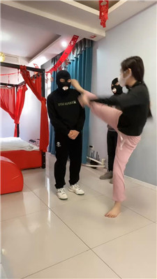 图片[4]-精神小妹】跆拳道妹妹真人靶训练