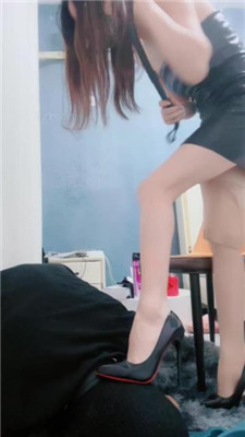 图片[10]-腿腿祖宗】踩脚垫/肉丝脚狂舔/脚喂食