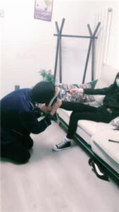 【大小姐】跪舔高帮帆布鞋白袜/鞭打/手铐捆绑_绳艺资料库