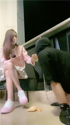 图片[12]_小软】艺校女神-运动鞋黑棉袜踩踏喂食/吃袜子/喝口水圣水_HD绳艺资源网