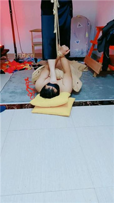 图片[2]_米妮】捆绑全体重踩踏