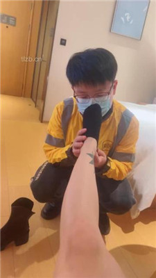 图片[2]_盖洛】惩罚迟到的外卖员-短靴原味黑棉袜_HD绳艺资源网