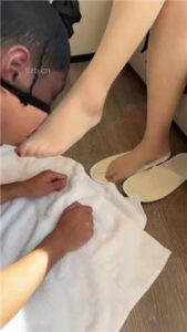 【普拉多】沉浸式恋足调-裸足喂食_绳艺套路直播视频资源网