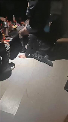 【乐爷】KTV聚会公开处刑-长靴踩虐踢踹_绳艺套路直播视频资源网
