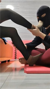 【格桑】狗儿子居然喜欢我的臭脚丫_绳艺资料库视频资源下载