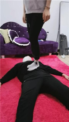 【凌儿女神】臭脚捂脸窒息/踩踏/骑马骑脖_绳艺资料库视频资源下载