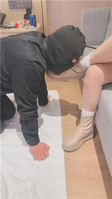 【赵奈奈】品尝裸足/踩脖窒息/吃白袜/清理白靴底_绳艺资料库