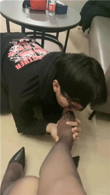【雅雅】黑丝高跟恋足舔【完整版】_绳艺资料库视频资源下载