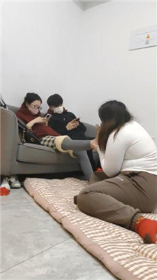 图片[8]_樱樱情侣主-让闺蜜下跪伺候-转胯骑马/恋足舔六