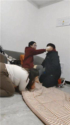 【樱樱】情侣主-让闺蜜下跪伺候-奴下奴/舔脚/耳光【五】_绳艺资料库视频资源下载