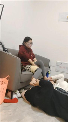 图片[6]_樱樱情侣主-让闺蜜下跪伺候-奴下奴/舔脚/耳光五