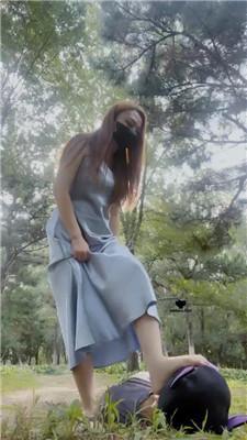 魔鬼天使户外虐跟踪狂-坐脸窒息/碾压踩/骑马双视角版bf42909 网友原创 第3张